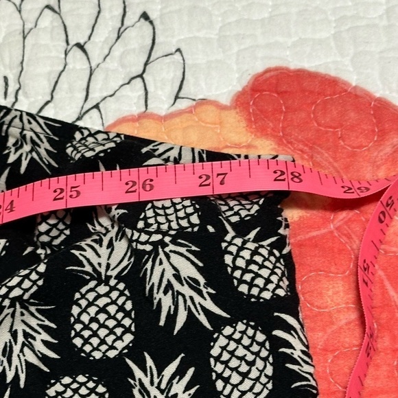 Split neck pleated sleeveless top in pineapple print, 3X, great condition! - Picture 3 of 5